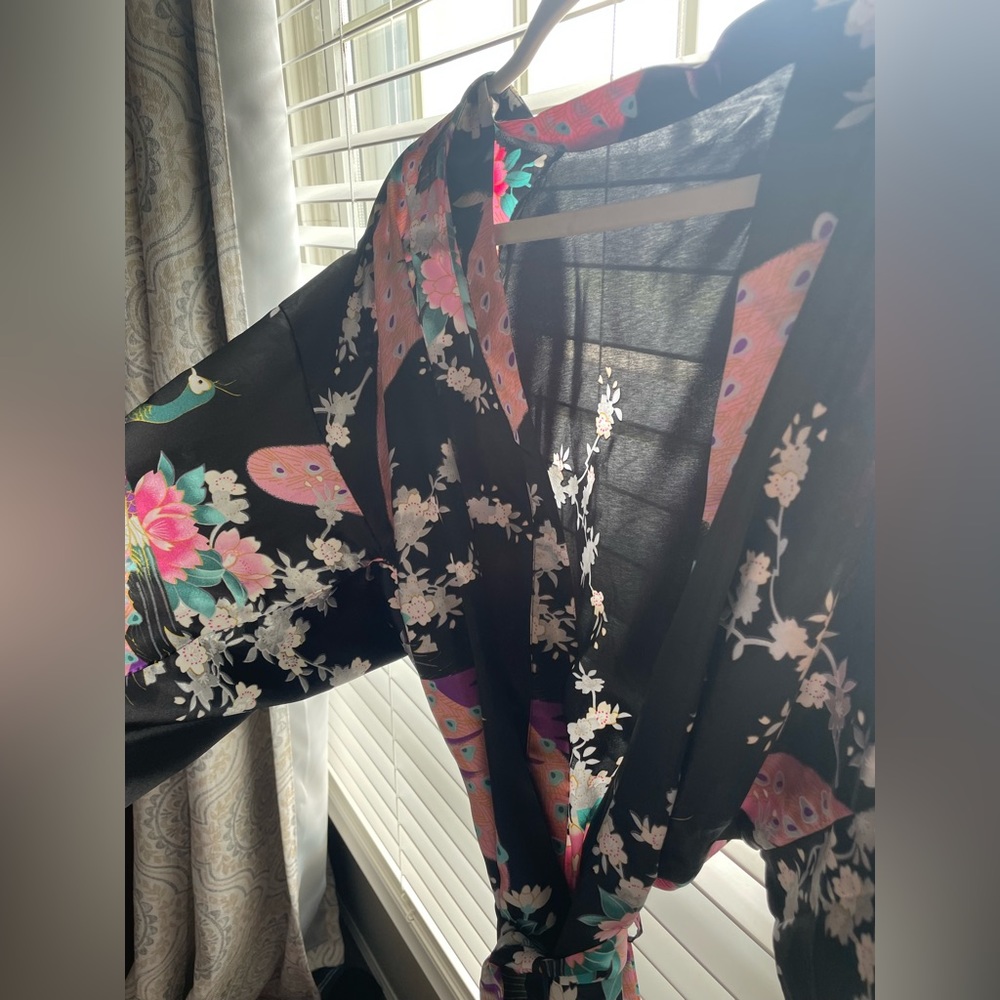 NWOT Floral Satin Robe - Picture 3 of 4